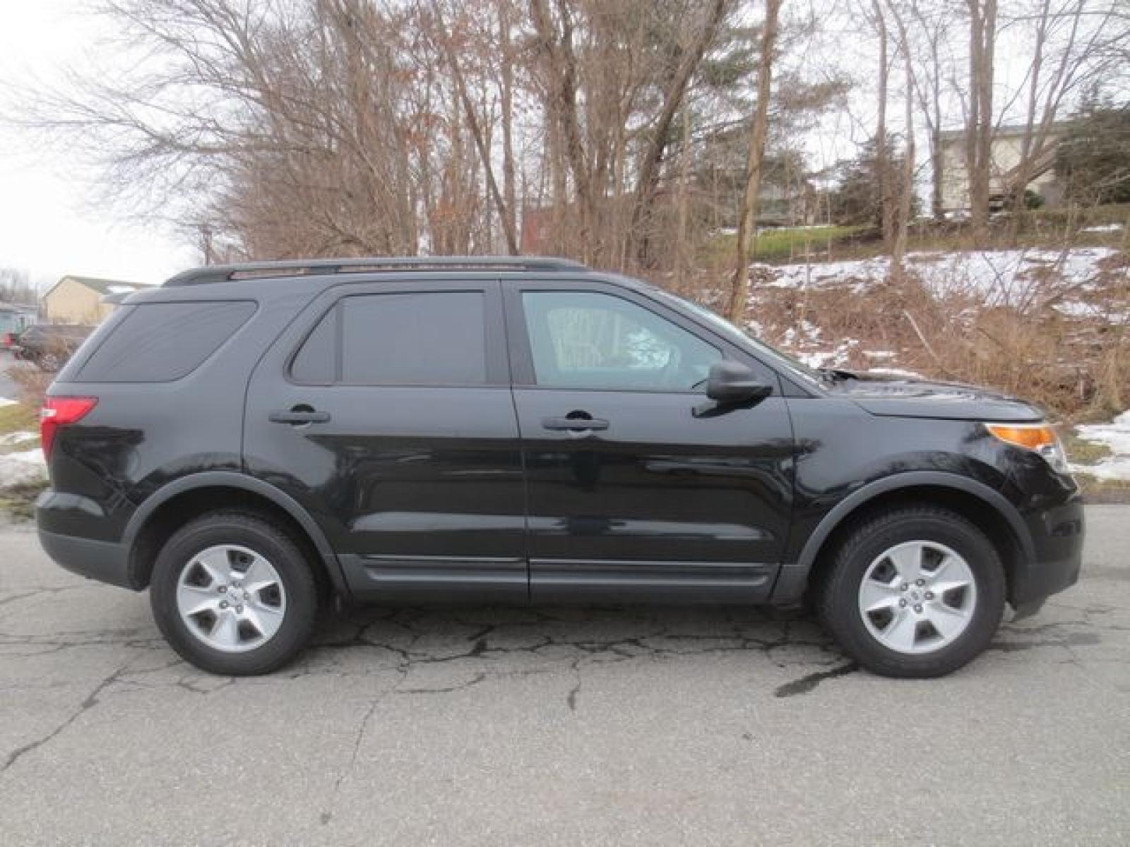 2014 Black /Gray Ford Explorer (1FM5K8B82EG) with an 3.5L V6 DOHC 24V engine, Automatic transmission, located at 270 US Route 6, Mahopac, NY, 10541, (845) 621-0895, 41.349022, -73.755280 - Photo #11